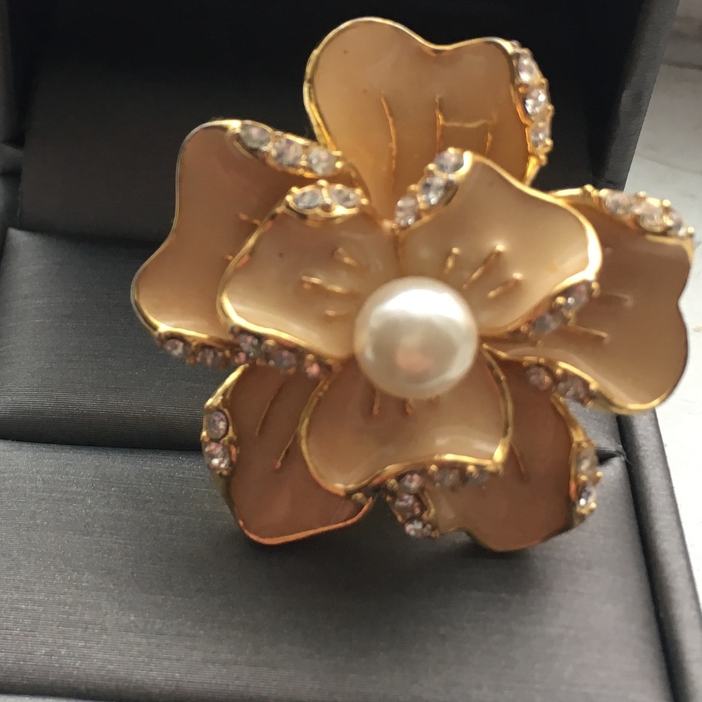 Cocktail ring. Size 8. - Picture 2 of 5